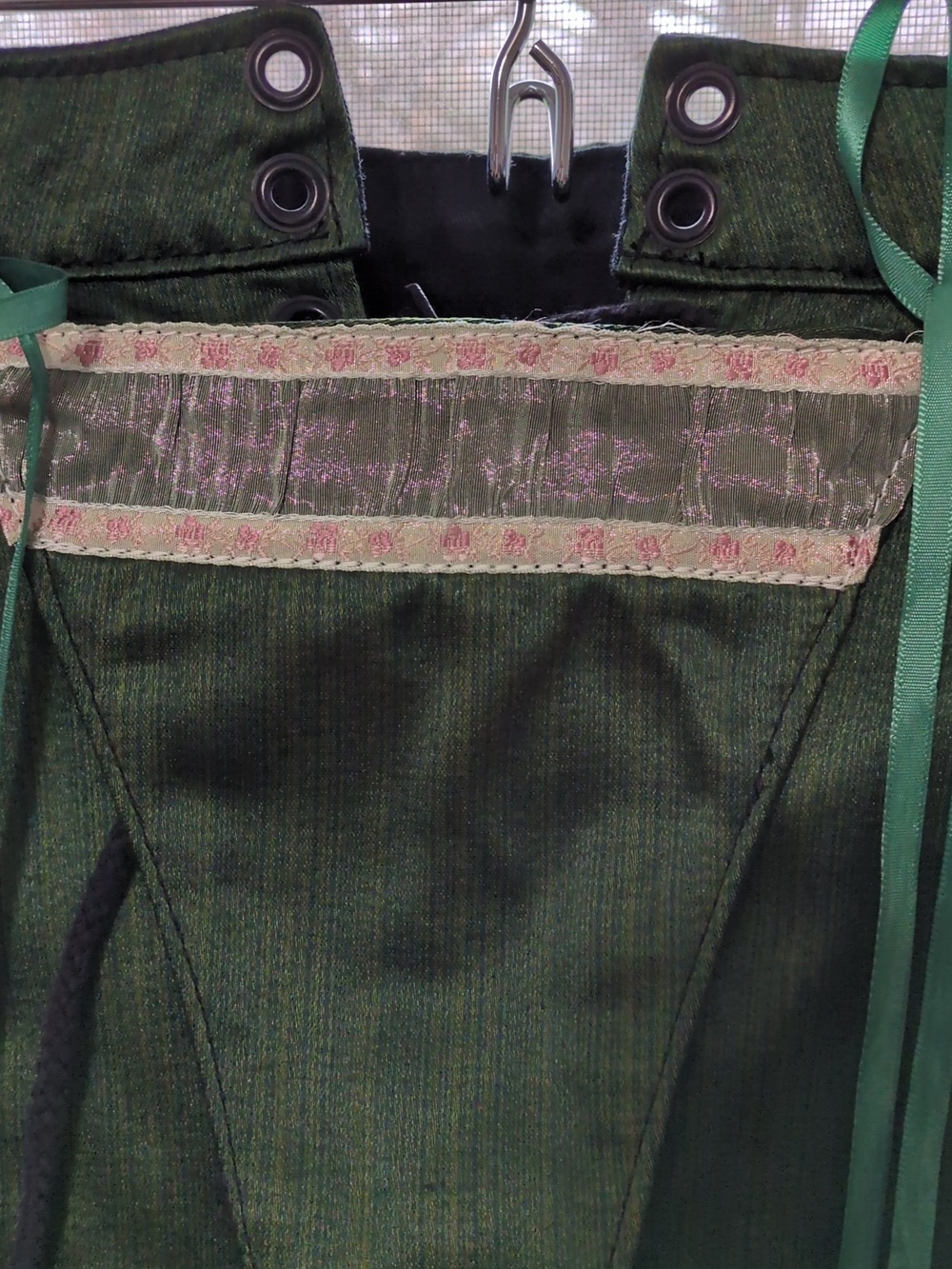 Dark Green Silk Renaissance Costume with Breeches - Picture 5 of 12